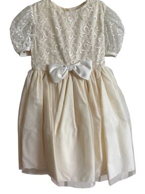 Sara Lene formal flower girl / pageant /‎ ivory colored dress.  Size 2T. NWT